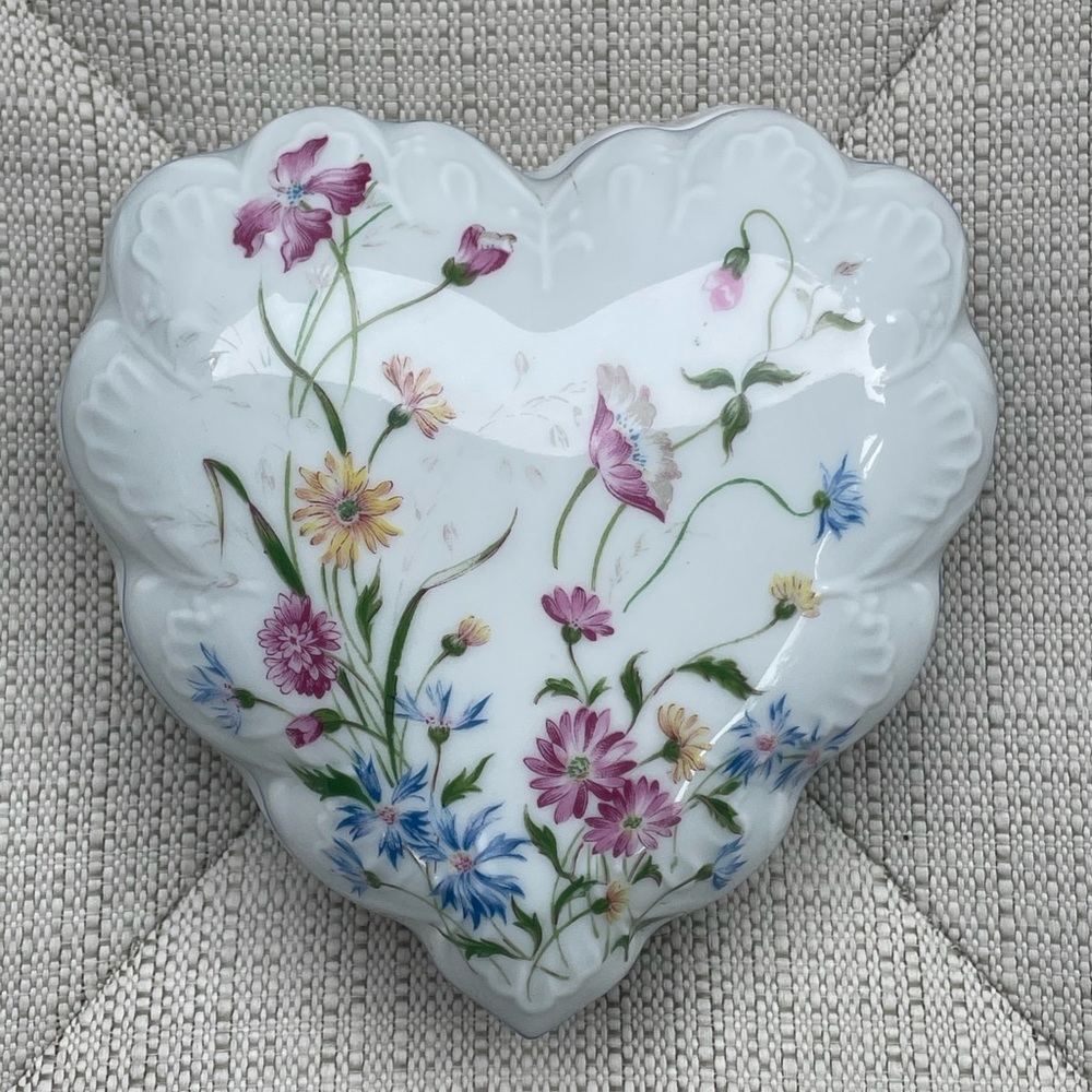 Rochard Limoges Heart Trinket Box Wild Flowers Embossed Scalloped France 5”